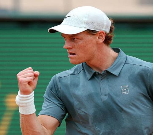 辛纳玩长不玩短，霍达尔又赢球，卡普逆转晋级，卡萨无缘战斯瓦