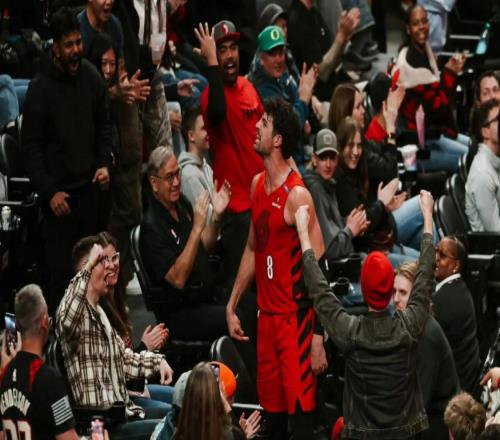 大黑马！力压詹杜+场均25+7+7，他才24岁啊，前途一片光明