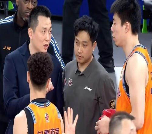 上海男篮轻取山东，王哲林17+8陶汉林15+6，高诗岩正负值26！