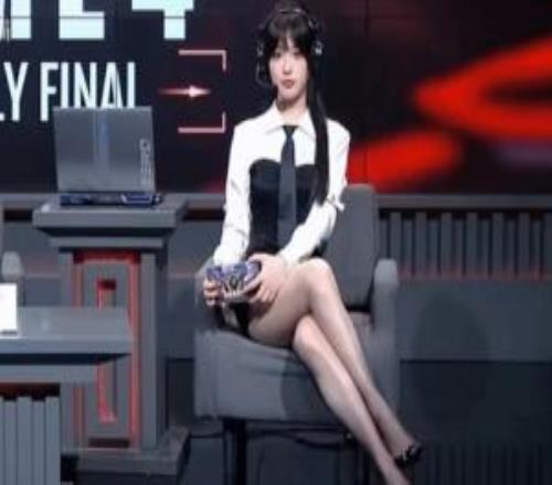 穿衣不自由！永劫无间女解说被批裙子太短，全身涂黑上镜回击