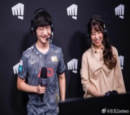 LCK主持人志宣分享和各时期的peanut合照：辛苦了老朋友好好休息