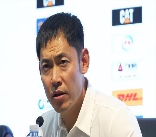 张庆鹏：高强度的比赛裁判和队员要求都很高我和佩里都需要成长